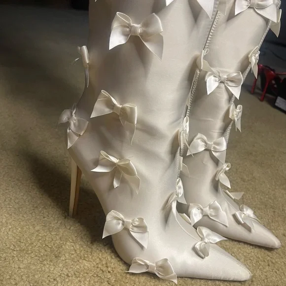Elegant White Bow-Embellished Women's Boots - Picture 3 of 8